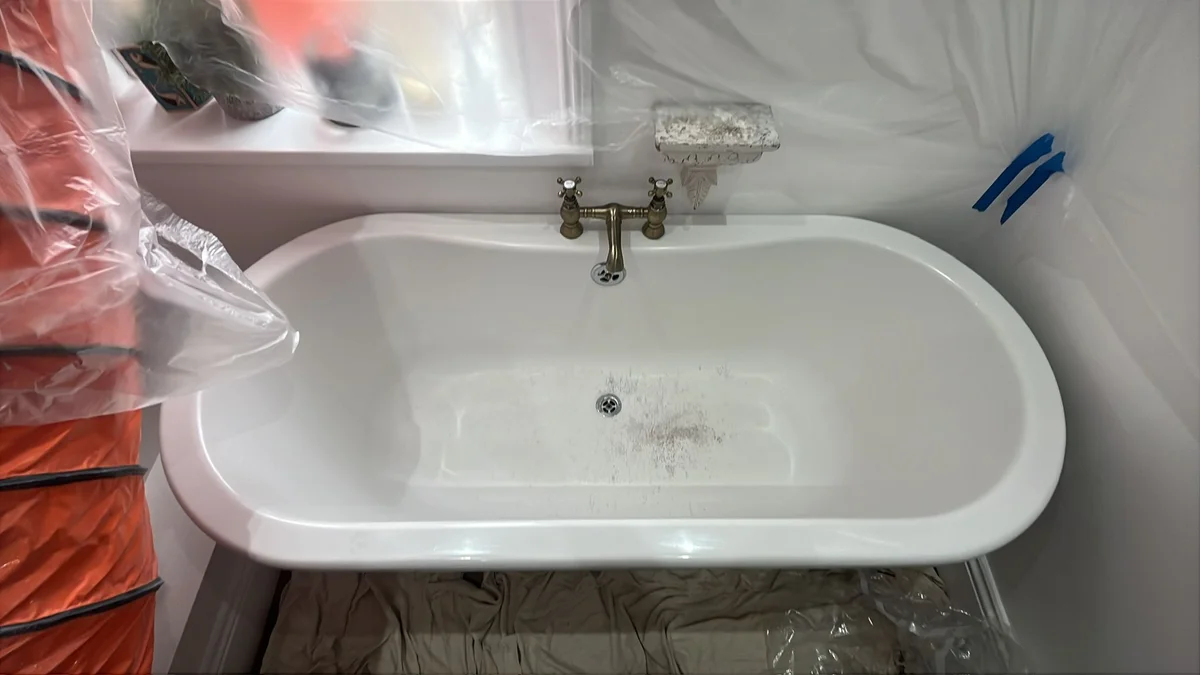 Freestanding bath refinishing — At work